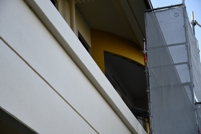 金目公民館 2階バルコニーガラス撤去(拡大写真) 金目公民館 2階バルコニーガラス撤去(拡大写真)