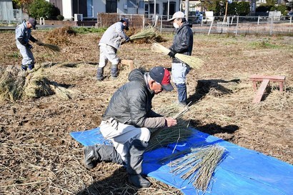 藁すぐりの様子その1 藁すぐりの様子その1